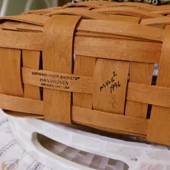 1996 Longaberger Tall Key Basket with Green Leaf Patterned Garter - Picture 14 of 14